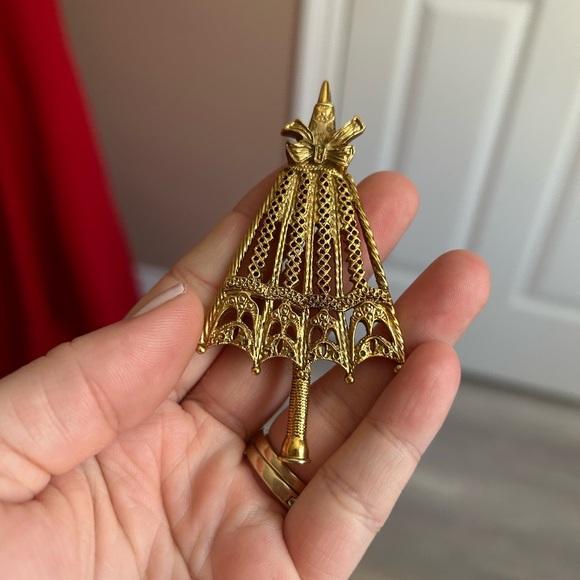 Jewelry - 4/$100 Victorian filigree vintage Gold Umbrella Brooch ☔️